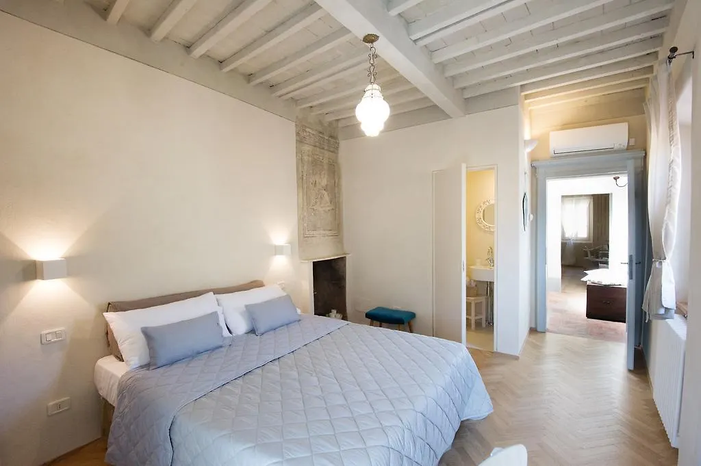 Il Piccolo Cavour Charming House B&B Arezzo Alojamento de Acomodação e Pequeno-almoço