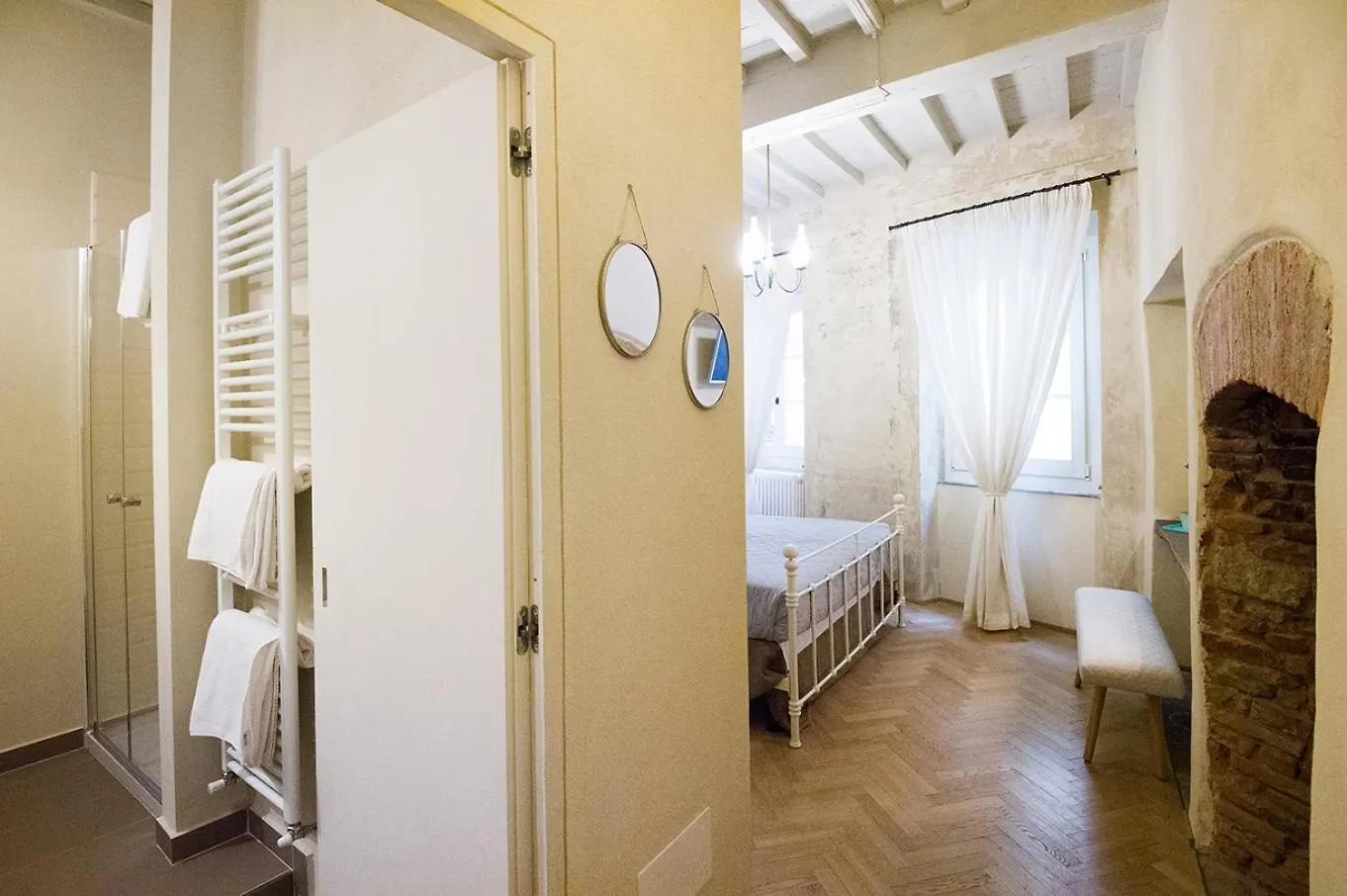 Il Piccolo Cavour Charming House B&B Arezzo Alojamento de Acomodação e Pequeno-almoço
